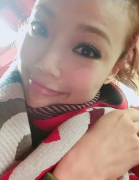 容祖儿晒出自拍照：展露出来甜美笑容！托头嘟嘴展示童真可爱一面