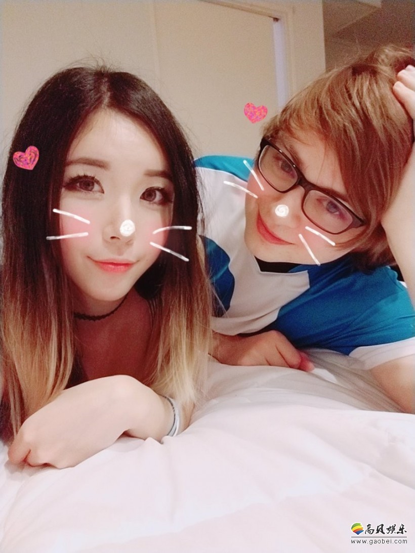 C9战队女装大佬Sneaky女朋友给他庆生：晒出和他男装女装合影