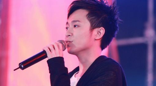 苏打绿主唱青峰晒出四年前旧照：直呼曾经瘦到40公斤“真蛮恐怖的”