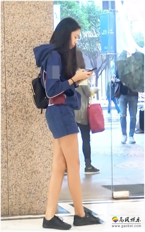 任晴佳曝光照片：大长腿格外吸睛，难怪被冠以“最长腿星二代”称号