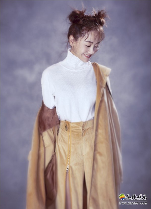 杨蓉哪吒头写真照高高梳起的双丸子头俏皮又可爱少女感十足