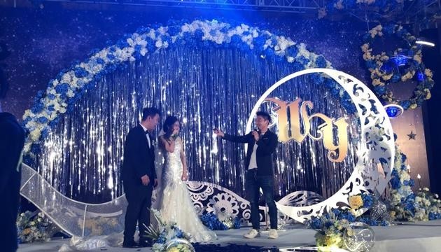 郑恺出席相伴5年的助理婚礼:现场感谢助理多年付出,大方送上豪车1辆 郑恺出席相伴5年的助理婚礼:现场感谢助理多年付出,大方送上豪车1辆