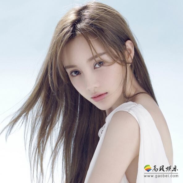 李小璐深夜出入会所会友：陪在身边的并不是贾乃亮，而是父亲李丹宁