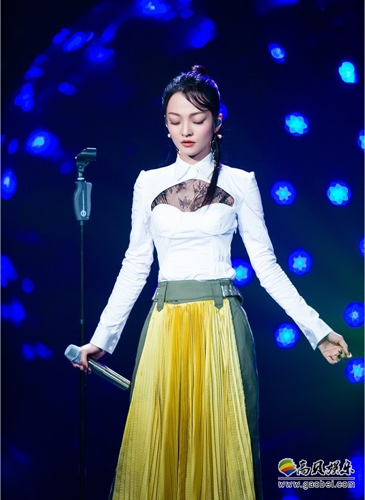 《歌手2018》第十期：张韶涵“俏皮服饰造型”音乐串讲人率先出场