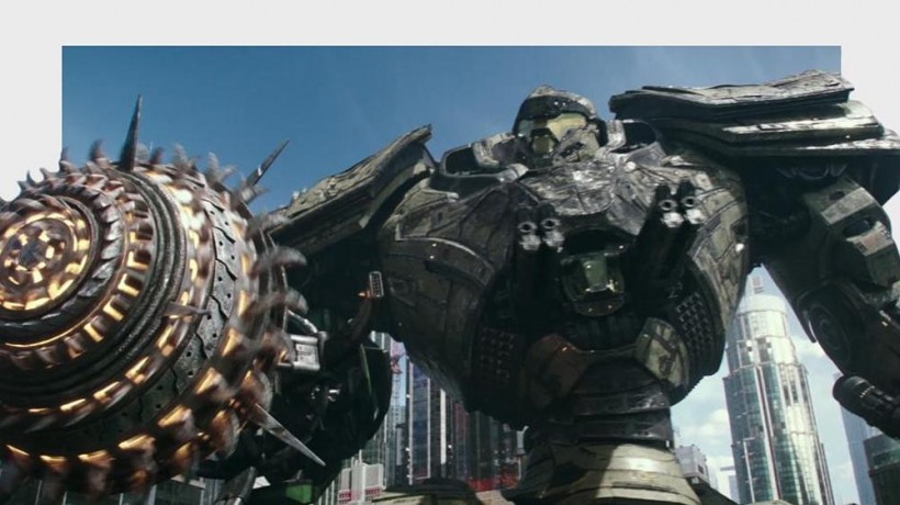 手上的"晨星"链锤是从另一款机甲"救赎者泰坦"移植而来的