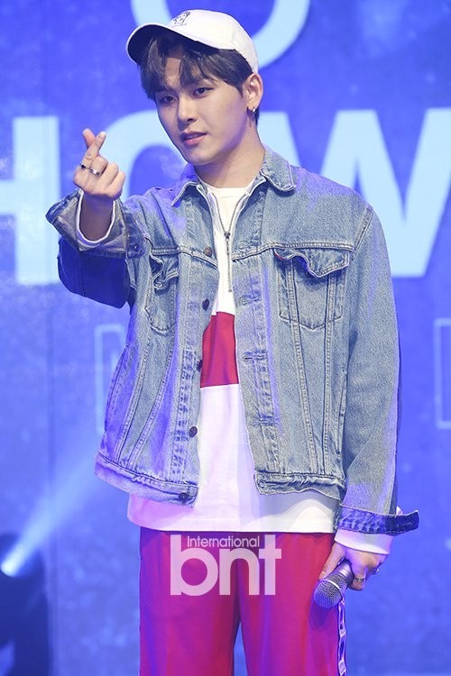 28日下午,韩国歌手hoya在首尔ilchi art hall举行了首张个人专辑