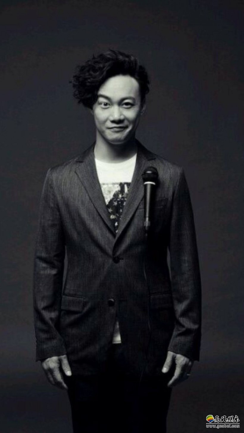 陈奕迅晒出了一组自己影子照：陈奕迅的影子十分活泼可爱！各种pose