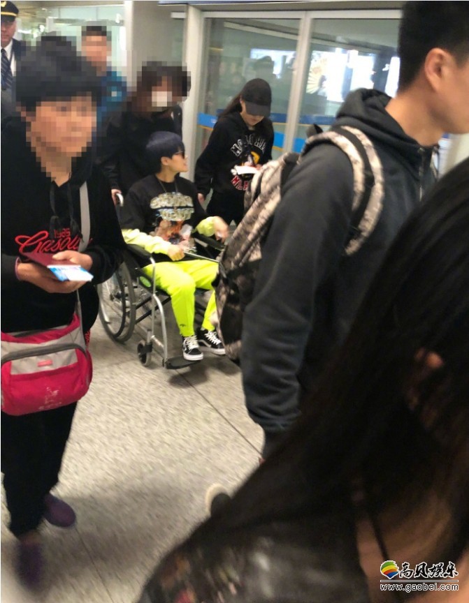 李宇春巡演彩排期间关节受伤无法行走：不过还是坚持坐轮椅参加彩排