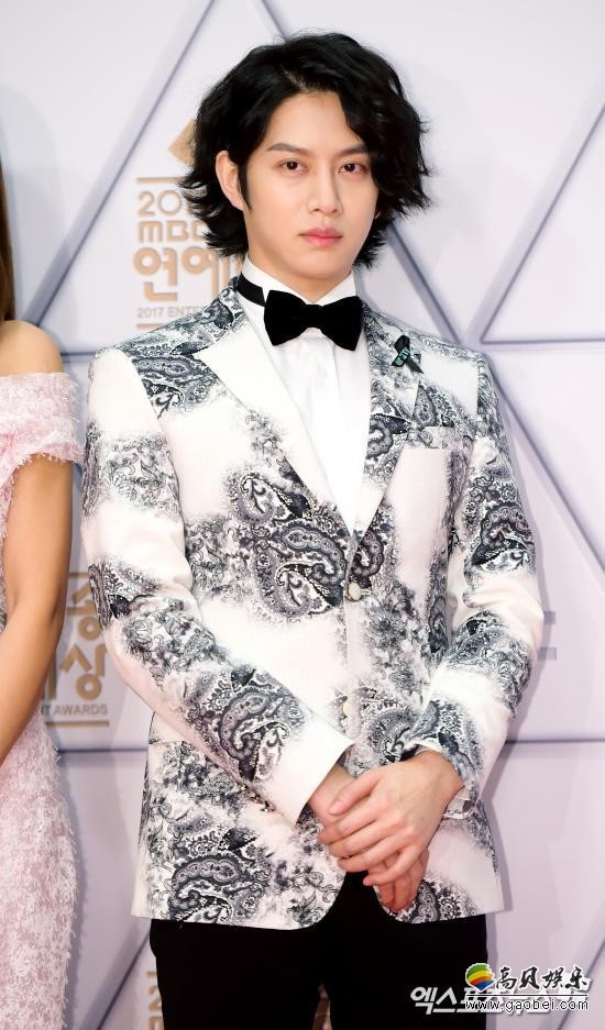 SuperJunior成员金希澈为什么不出席回归活动？