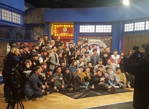 《无限挑战》最后拍摄大合照公开 播出13年来与观众暂别 《无限挑战》最后拍摄大合照公开 播出13年来与观众暂别