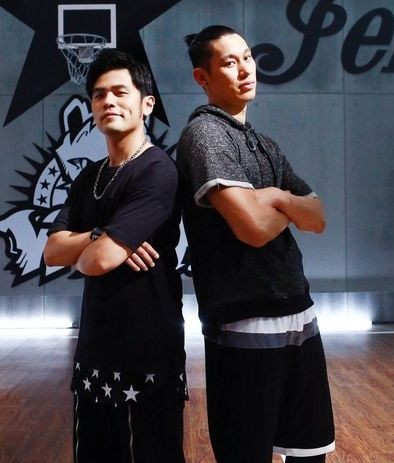 林书豪分享和周杰伦同步表演魔术视频：网友互动“叫板”周杰伦