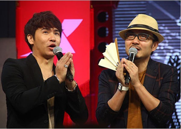 汪涵意外“突袭”深夜到片场探班：汪涵的现身显然让欧弟兴奋开心不已