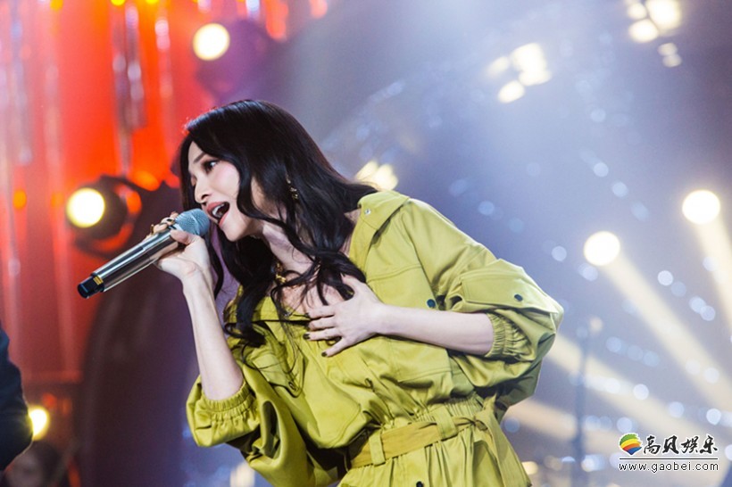 《歌手2018》最后常规竞演赛：张韶涵《漫步云端》提前进军总决赛