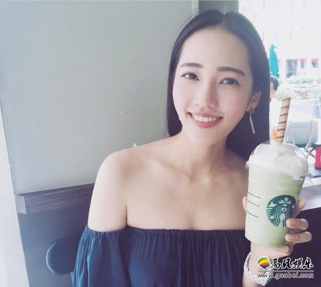 王棠云撇掉老公和小姑子外出：余文乐妹夫晒聚会照！笑容满面幸福