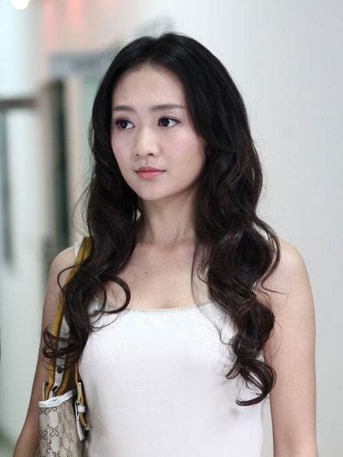 《推手》“冷都”版定妆海报：王鸥主演职场菜鸟遇上商界女强人