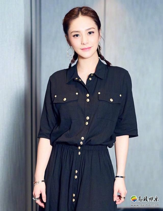 阿娇钟欣潼微博晒美照：阿娇肌肤娇嫩笑容迷人，红唇美艳性感妩媚