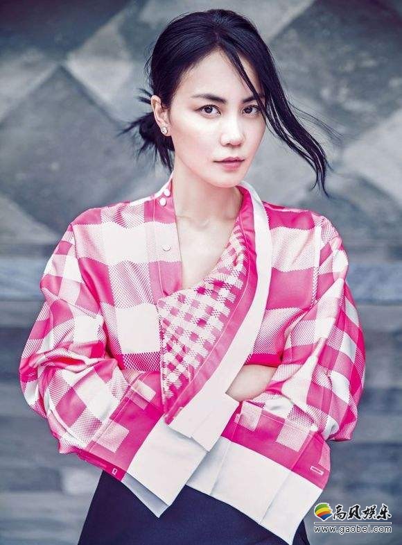 港媒拍到了久未在香港露面的王菲：现身于香港中环太子大厦“爱玛仕”