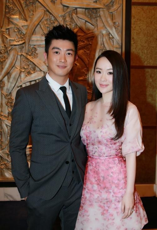 《妈妈是超人3》第二集：杜江回家将霍思燕拥入怀中！画面超恩爱
