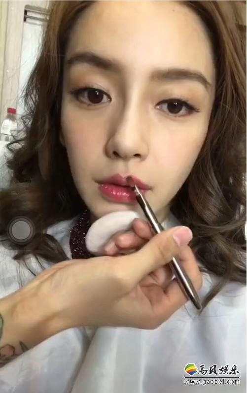 angelababy晒出妆发视频：从素颜到妆容基本完成，觉得差别如何