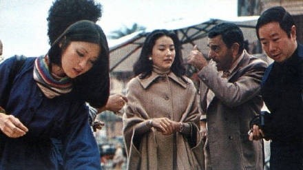 林青霞和胡梦茵在欧洲旅行合影曝光：身材苗条，打扮时髦，气质出众