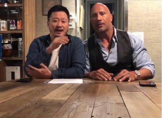《狂暴巨兽》上海首映式：巨石强森在私人INS上晒出和吴京的合影