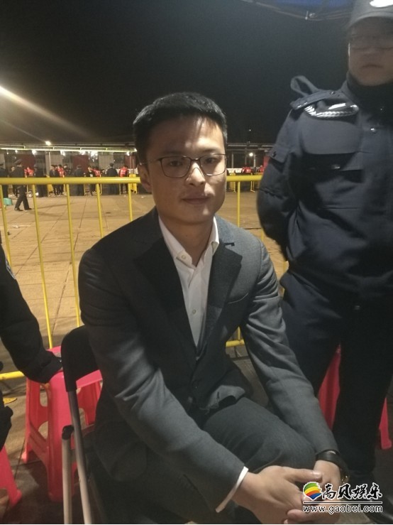 张学友再次来到南昌开演唱会：民警将正在观看演唱会的男子带离现场