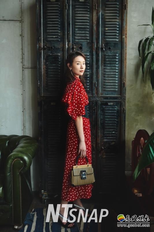 董洁生日时尚大片曝光：温柔知性，展现极强的时尚表现力，惊艳满分