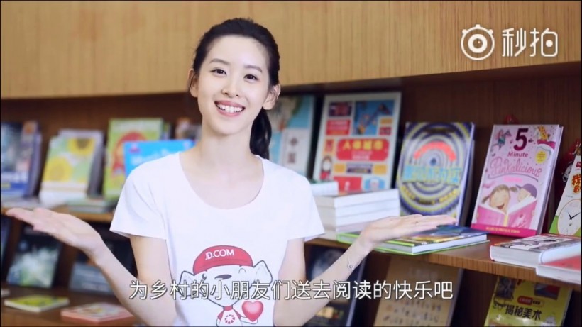 世界读书日“奶茶妹妹”章泽天：微博呼吁为乡村小朋友捐出图书