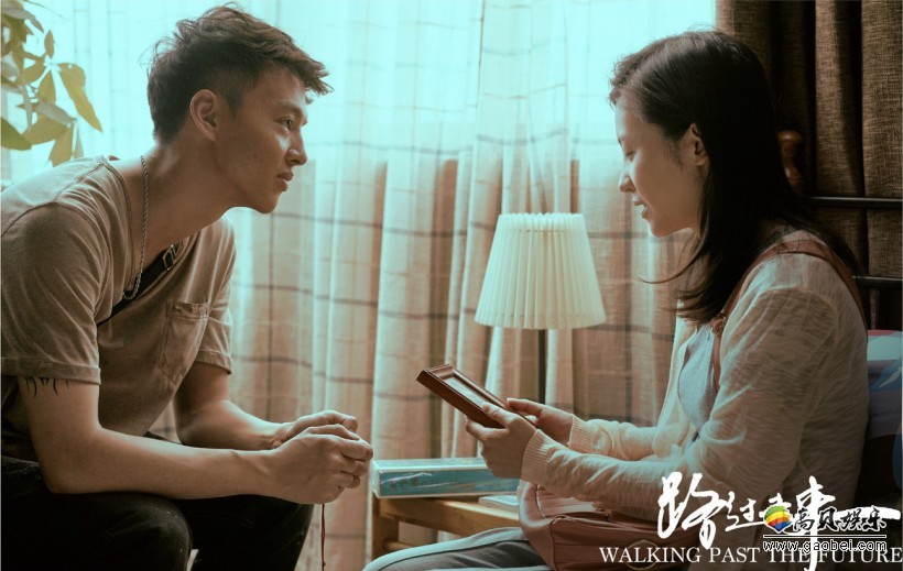 电影《路过未来》公布“远方”版海报及李睿珺导演作品混剪视频