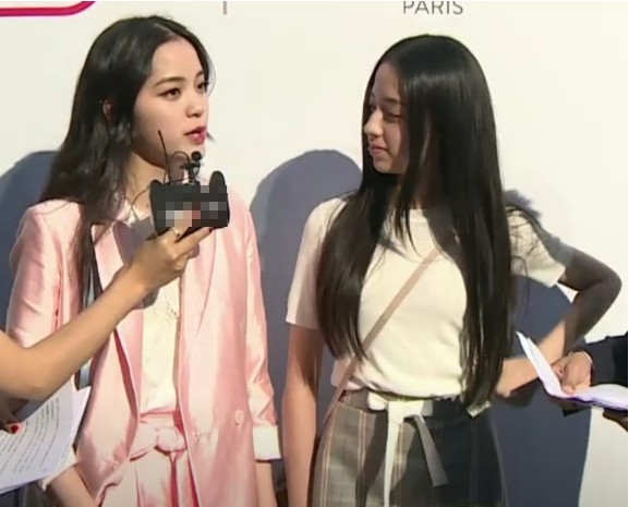 欧阳娜娜携妹妹欧阳娣娣在北京出席某时尚派对：姐妹俩活力青春