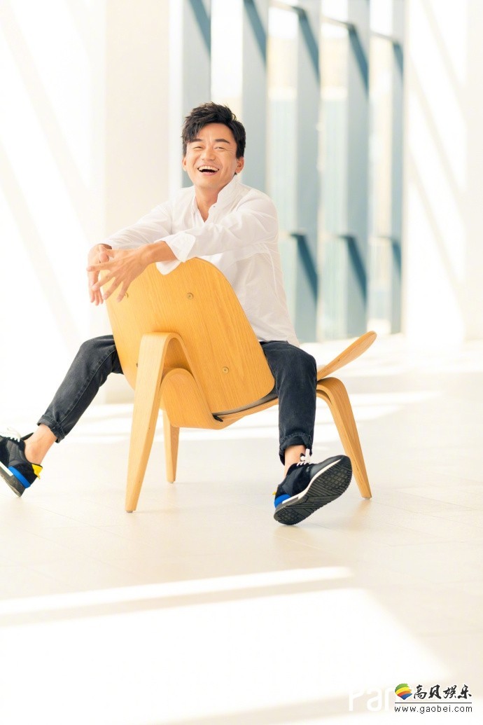 潘石屹晒出摄影作品：主人公王宝强表现自如，动作自然笑容灿烂