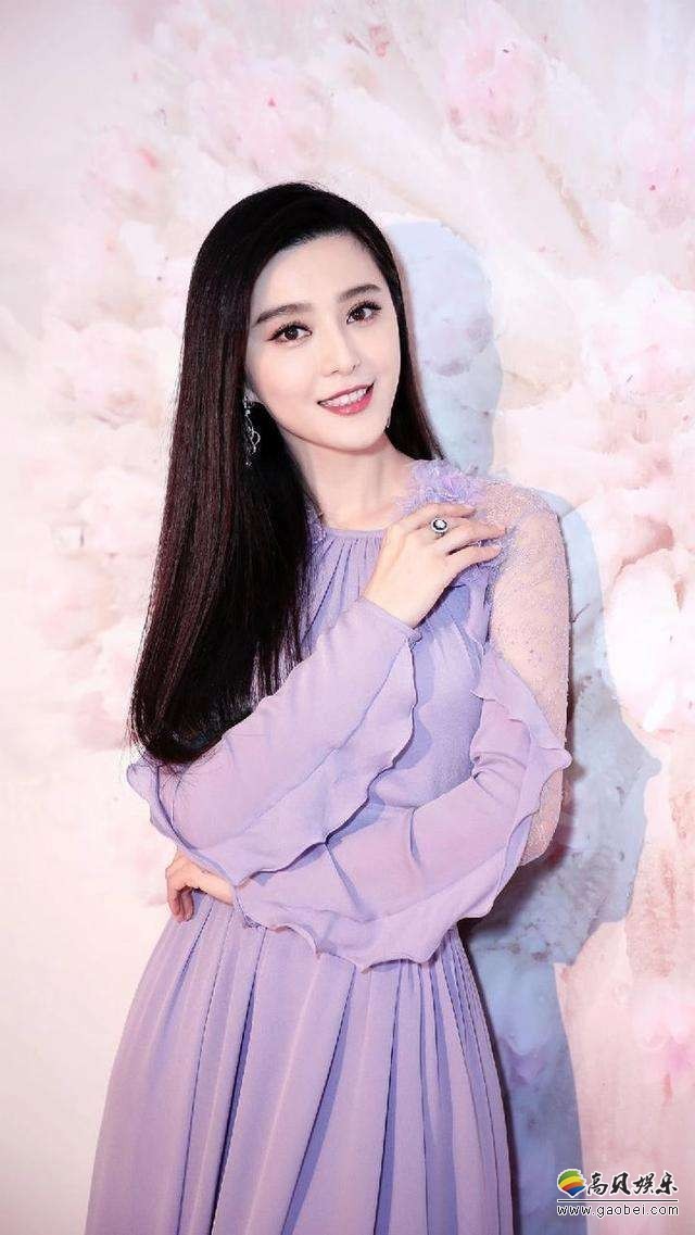 粉丝团微博晒出范冰冰最新美照：照片中冰冰回眸一笑温柔似水