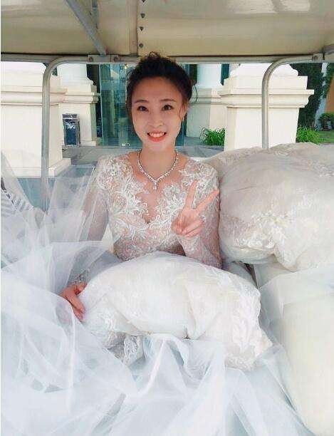 粉丝后援会曝光女排姑娘惠若琪婚纱照：即将大婚的她与老公各种合影
