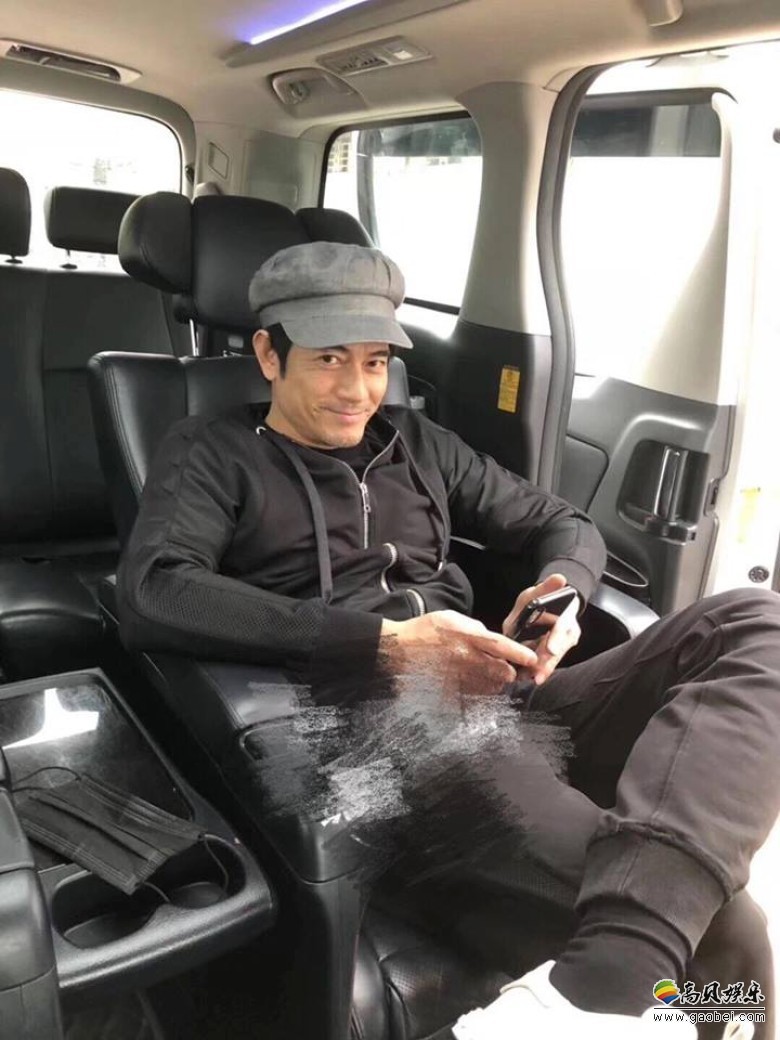 有人晒出疑似郭富城申请车牌的表格资料：证件照、以及签名都有曝光