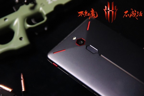 努比亚红魔游戏手机正式线上、线下同步开售：线下首发！造型拉风