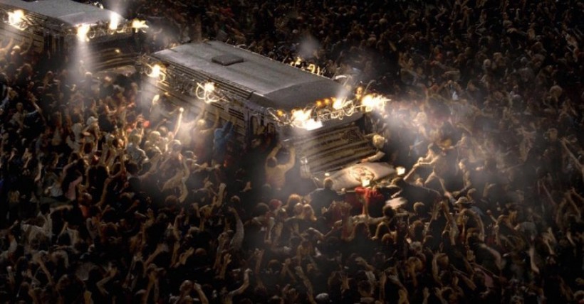 人们发现电子游戏这种表现方式：是描绘丧尸题材文化最完美的平台