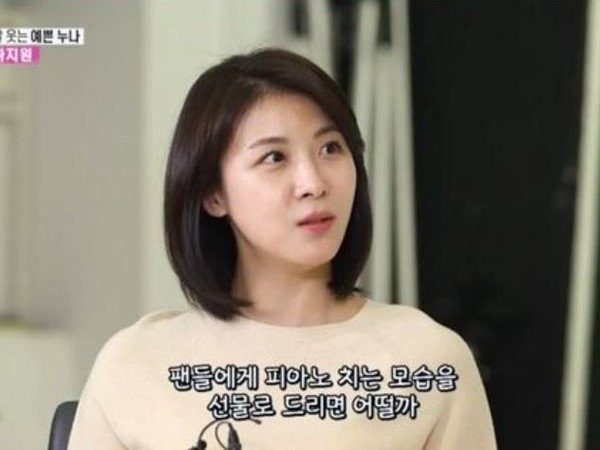 河智苑终于有媒体去探班广告现场  向粉丝报平安正在学弹琴