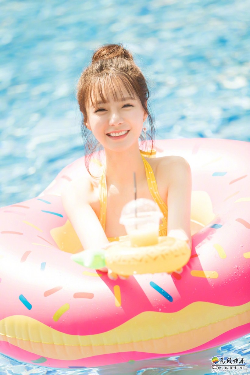 沈梦辰晒出穿比基尼湿身戏水美照可爱呆萌身材火辣美胸抢镜