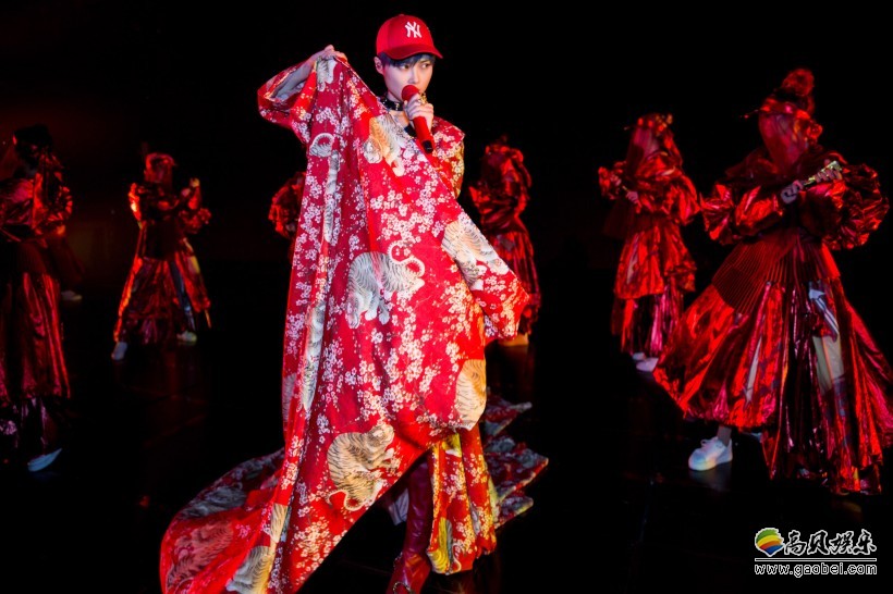 李宇春2018流行巡回演唱会上海站正式开唱：呈现“流行”多元震撼