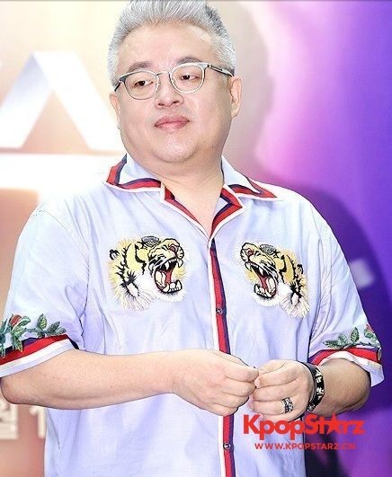 作曲家金亨锡通过个人推特公开力挺朴振英  只是他好奇的事物