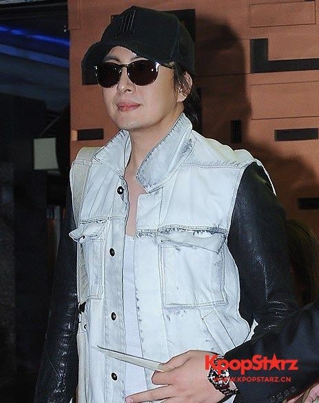 裴勇俊所属经纪公司回应称 只是与朴振英有交情参与圣经学习会