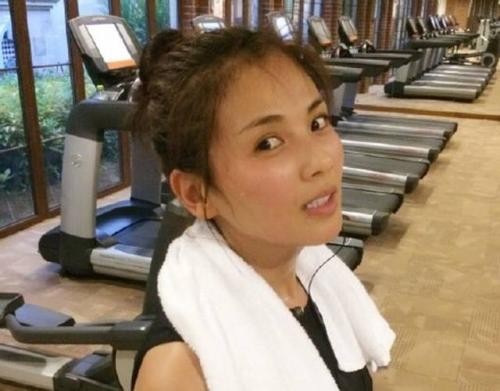 刘涛晒出照片：素颜出镜，头发梳起，大汗淋漓样子显然刚刚健身