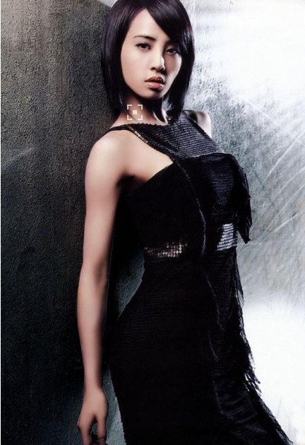 蔡依林登上杂志封面：造型风格多变，或休闲或性感，表现力十足