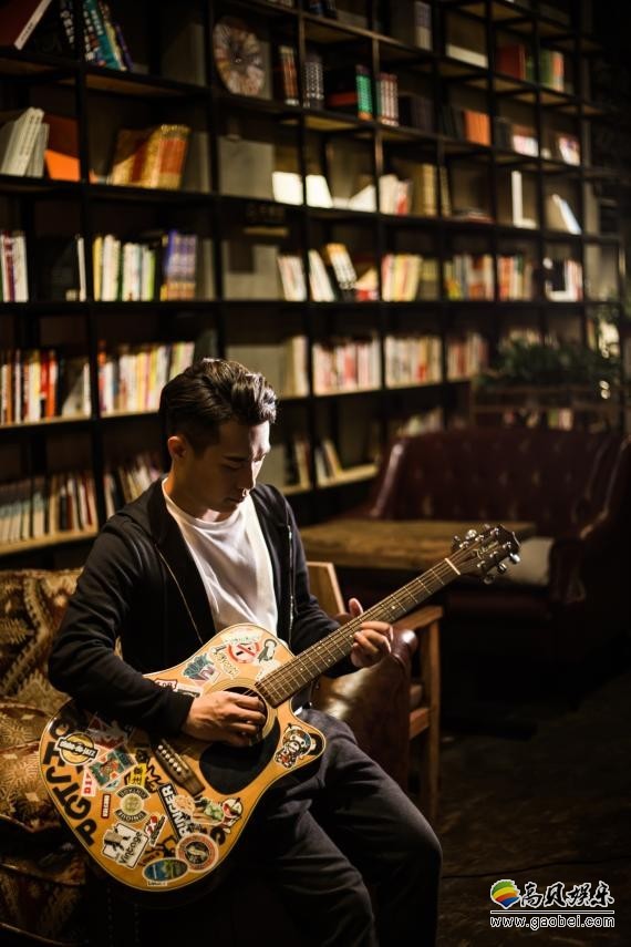 创作型歌手Eddy陆耀靖独立创作编曲的《放弃or不放弃》全网上线