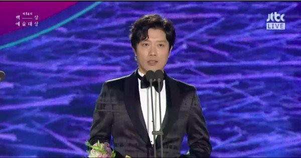 男配角竞争激烈 由《1987》饰演当替死鬼入狱的警察朴熙顺获得