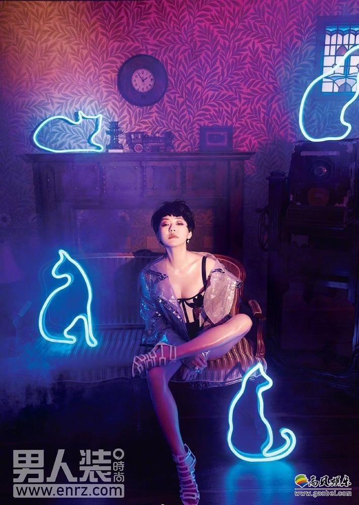 《男人装》小S写真大片曝光：短发狂野！火辣性感，大秀诱人好身材