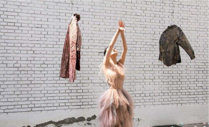 王鸥角色扮演诠释多重人格写真照曝光：柔美芭蕾舞者VS冷漠女法医