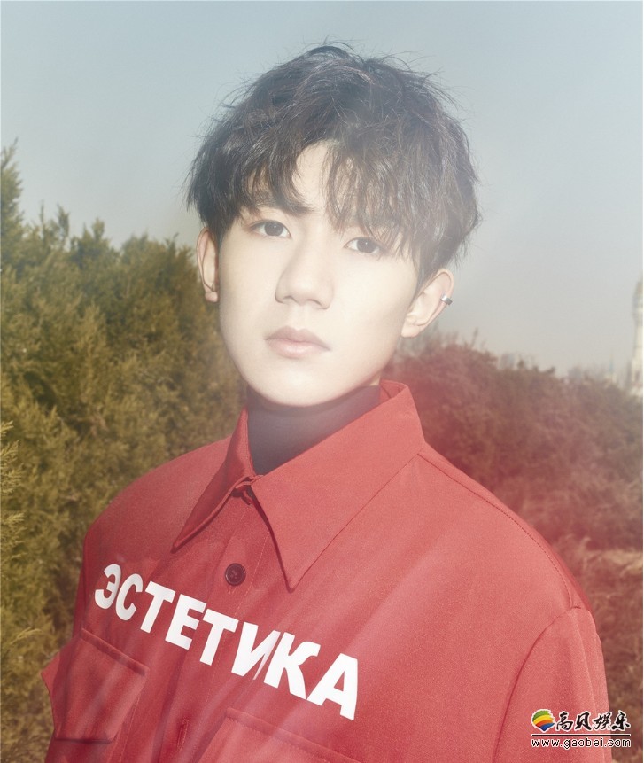 《YOHO!GIRL》王源五月刊封面及内页：精致侧颜展露出完美下颌线