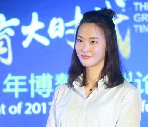 前中国女排队长惠若琪“回娘家”:为了推广排球和成立惠基金工作室 前中国女排队长惠若琪“回娘家”:为了推广排球和成立惠基金工作室