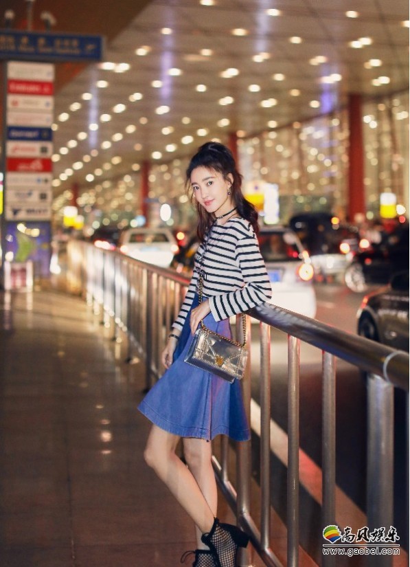 王丽坤受某知名时尚品牌邀请前往法国参加戛纳电影节：率性魅力尽显